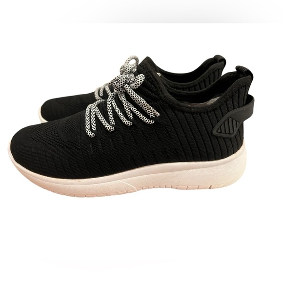 Blondo Women’s Kamie Waterproof Sneakers in Black/Grey in size 6.5 - Picture 2 of 7